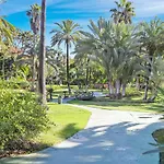 Large In Playas Del Duque Apartman *