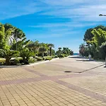 Large In Playas Del Duque *