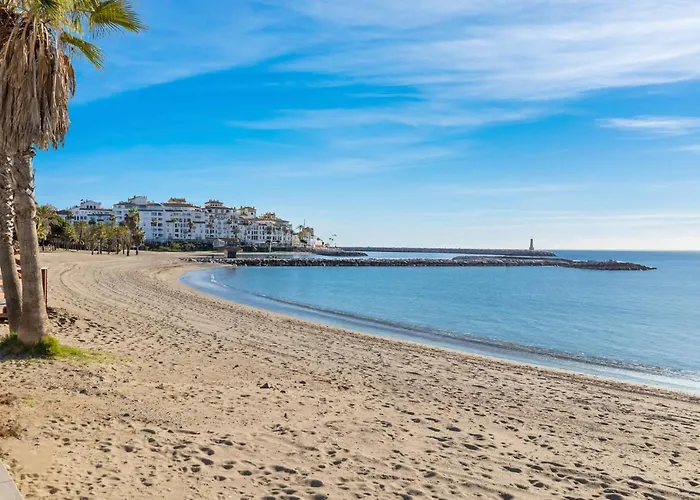 Large In Playas Del Duque Daire Marbella