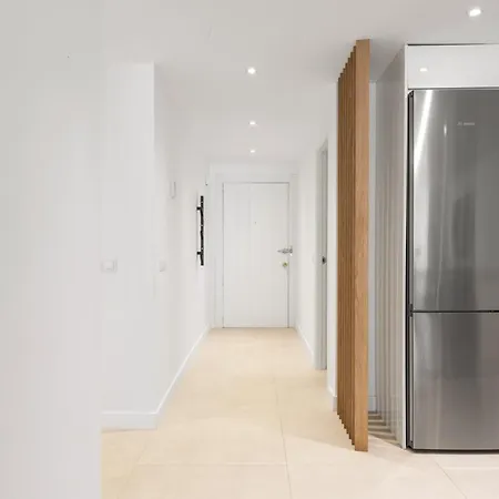 Large In Playas Del Duque * 马尔韦利亚