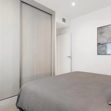 Large In Playas Del Duque 公寓