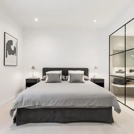 Large In Playas Del Duque * 马尔韦利亚