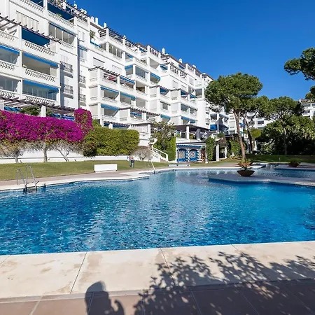 Large In Playas Del Duque Апартаменты *