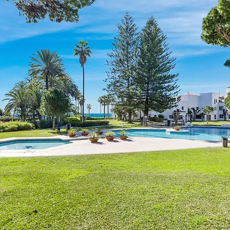 Large In Playas Del Duque Апартаменты *