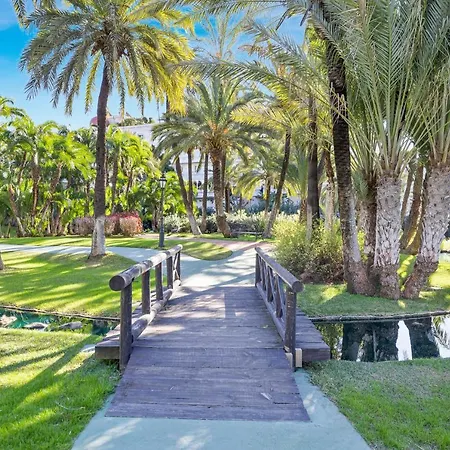 Апартаменты Large In Playas Del Duque *