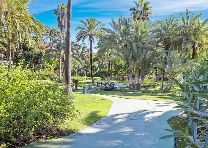 Large In Playas Del Duque Apartment *