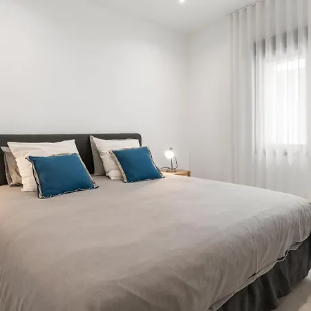 Large In Playas Del Duque Apartament *