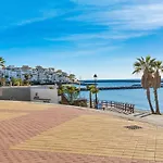 Large In Playas Del Duque ماربيا