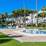 Large In Playas Del Duque شقة ماربيا