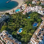 Large In Playas Del Duque ماربيا