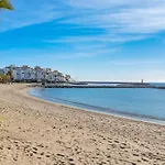 Large In Playas Del Duque شقة ماربيا