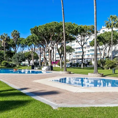 Large In Playas Del Duque Apartamento Marbella