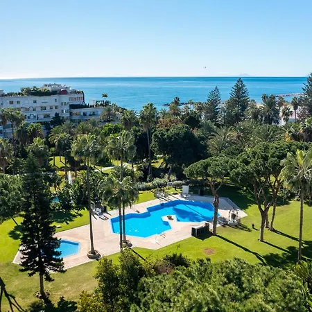 Large In Playas Del Duque Apartamento Marbella
