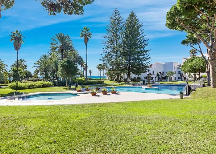 Large In Playas Del Duque Appartement *