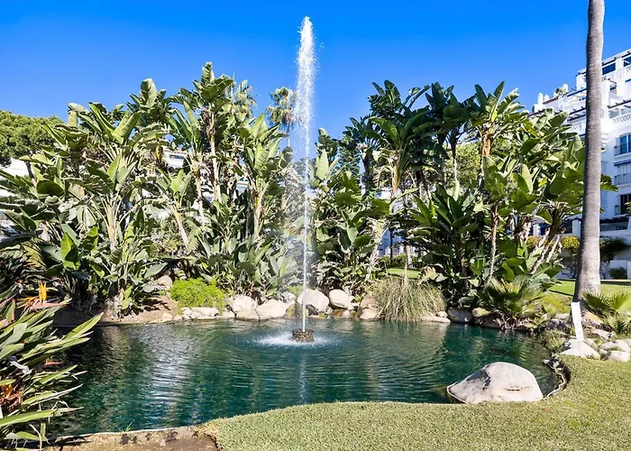 Large In Playas Del Duque Appartement *