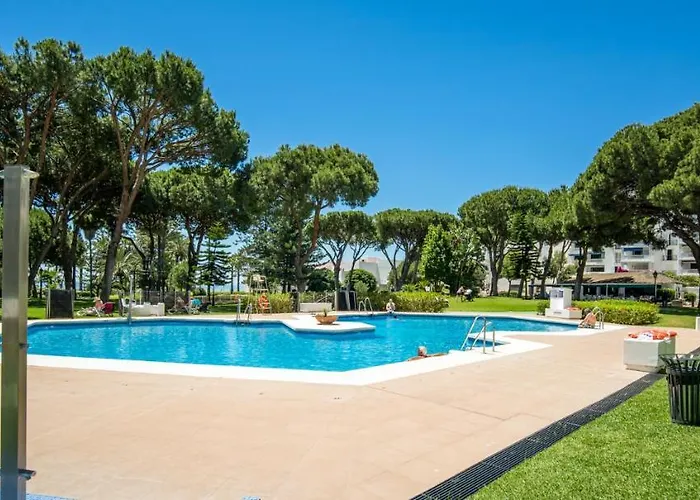 Large In Playas Del Duque Appartement *
